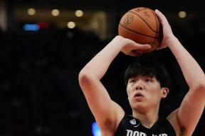 包含赛地聚焦——CBA常规赛国际比赛日热度飙升，明尼苏达森林狼外线爆发，信心回归，身体对抗强度拉满的词条