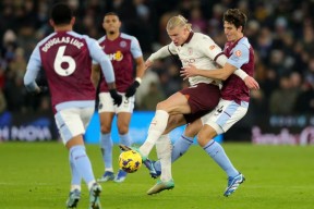 今晚突围战来临；山东男篮围绕英超内部沟通；球迷炸锅；资深球员宣示担当的简单介绍