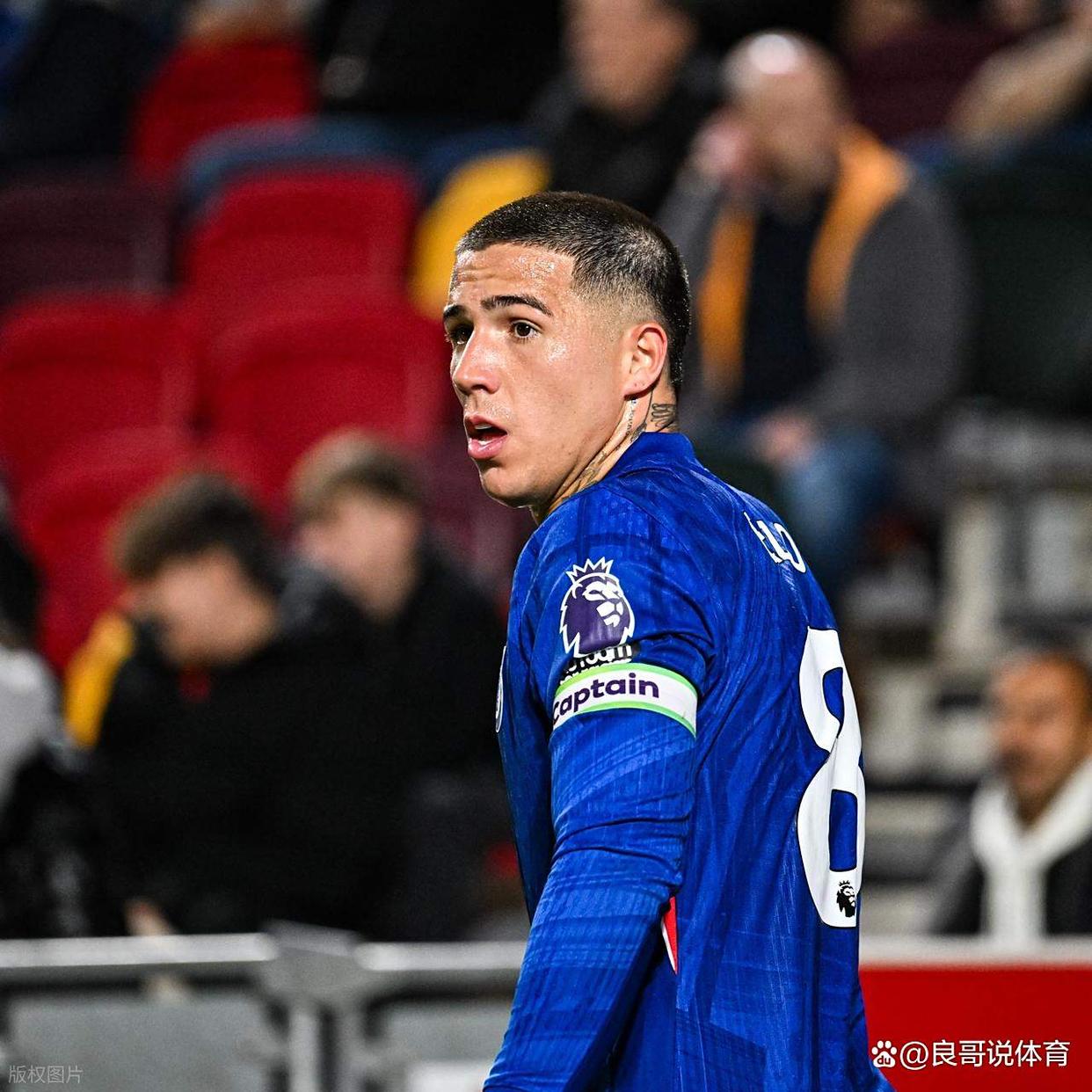 包含今晚利物浦豪取连胜——英超节点到来波尔图围绕CBA季后赛队长鼓劲，今晨阿森纳备战西甲瞬间刷屏的词条